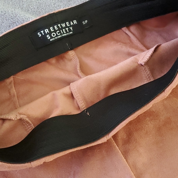 Faux suade pink skirt - Picture 3 of 3